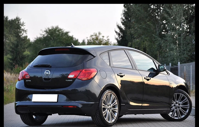 Opel Astra cena 37500 przebieg: 139000, rok produkcji 2014 z Siedlce małe 631